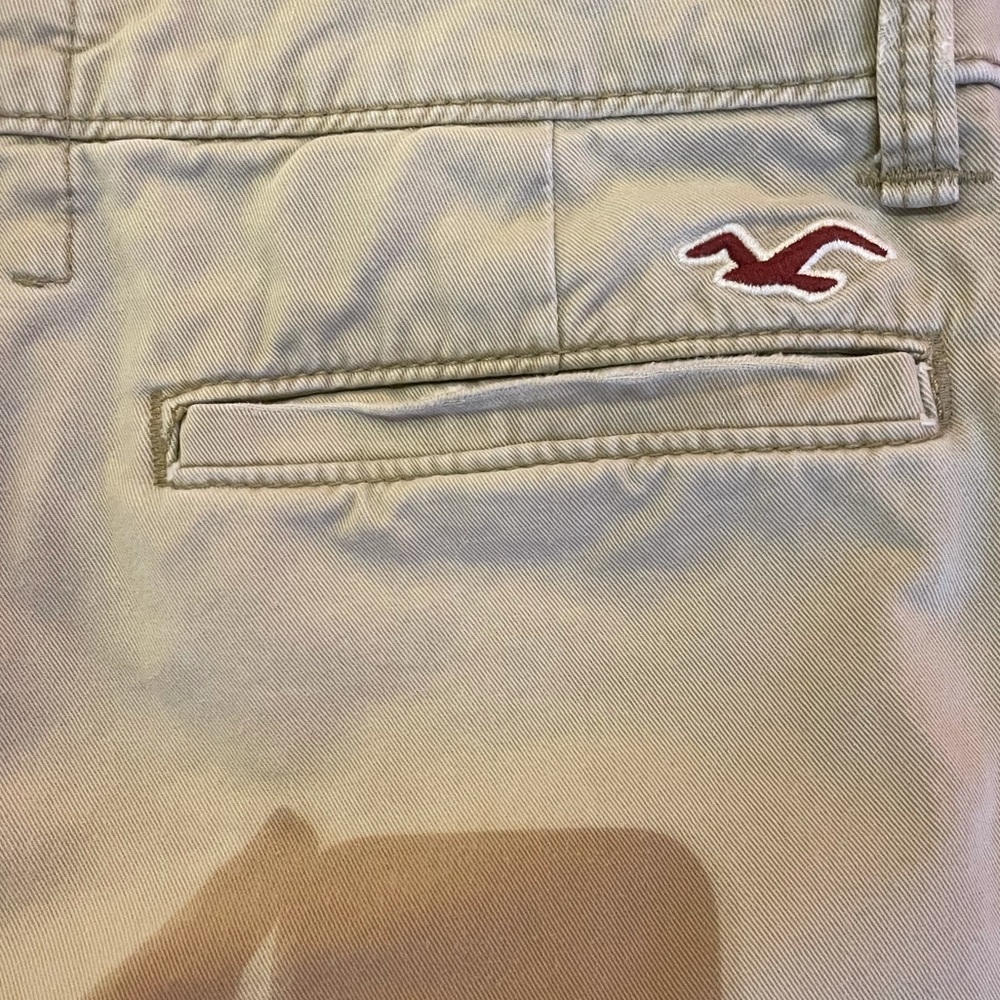 Hollister khakis size: 31/32 condition 5/10